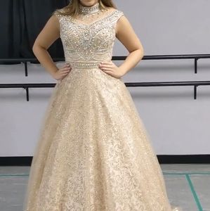 Johnathan Kayne size 8